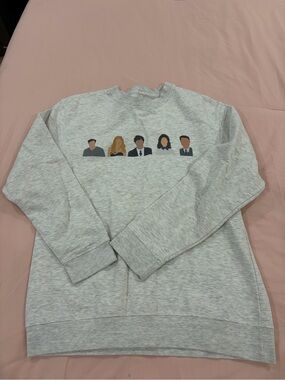 Gossip Girl Gray Crewneck Sweatshirt with Minimalist Character Graphic